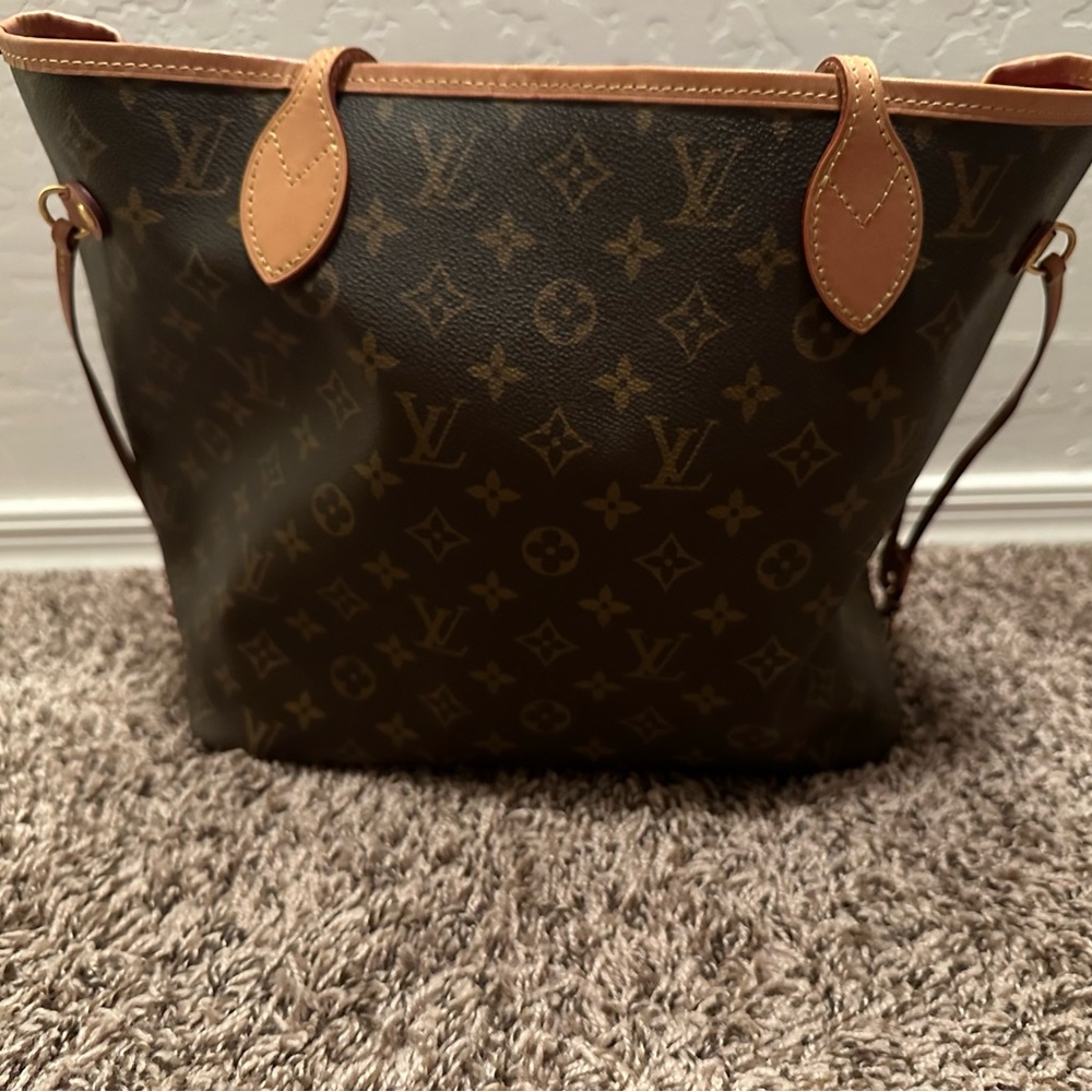 Louis Vuitton Neverfull mm Purse!